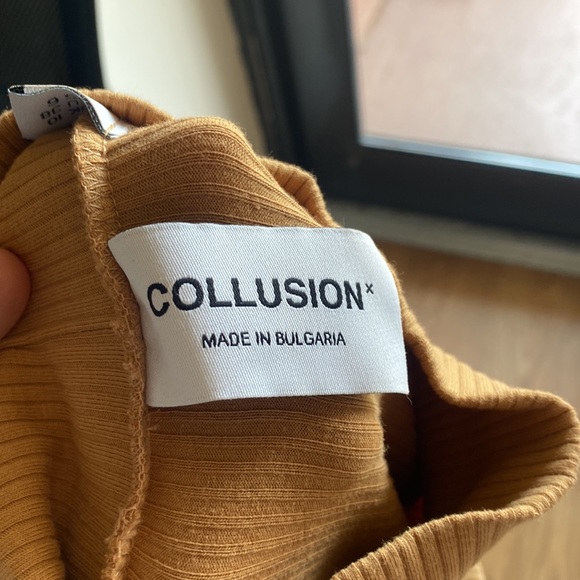 Ribbed turtleneck dress with sleeves and back cut-out, thumb detail - Picture 4 of 4